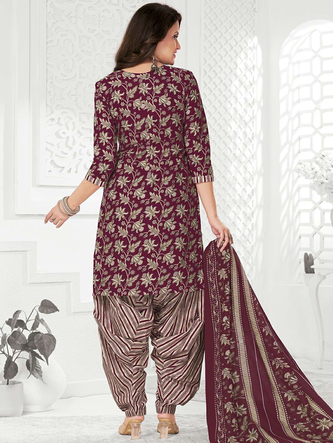 women floral three quarter sleeve kurta patiala with dupatta set - 22242013 -  Standard Image - 2