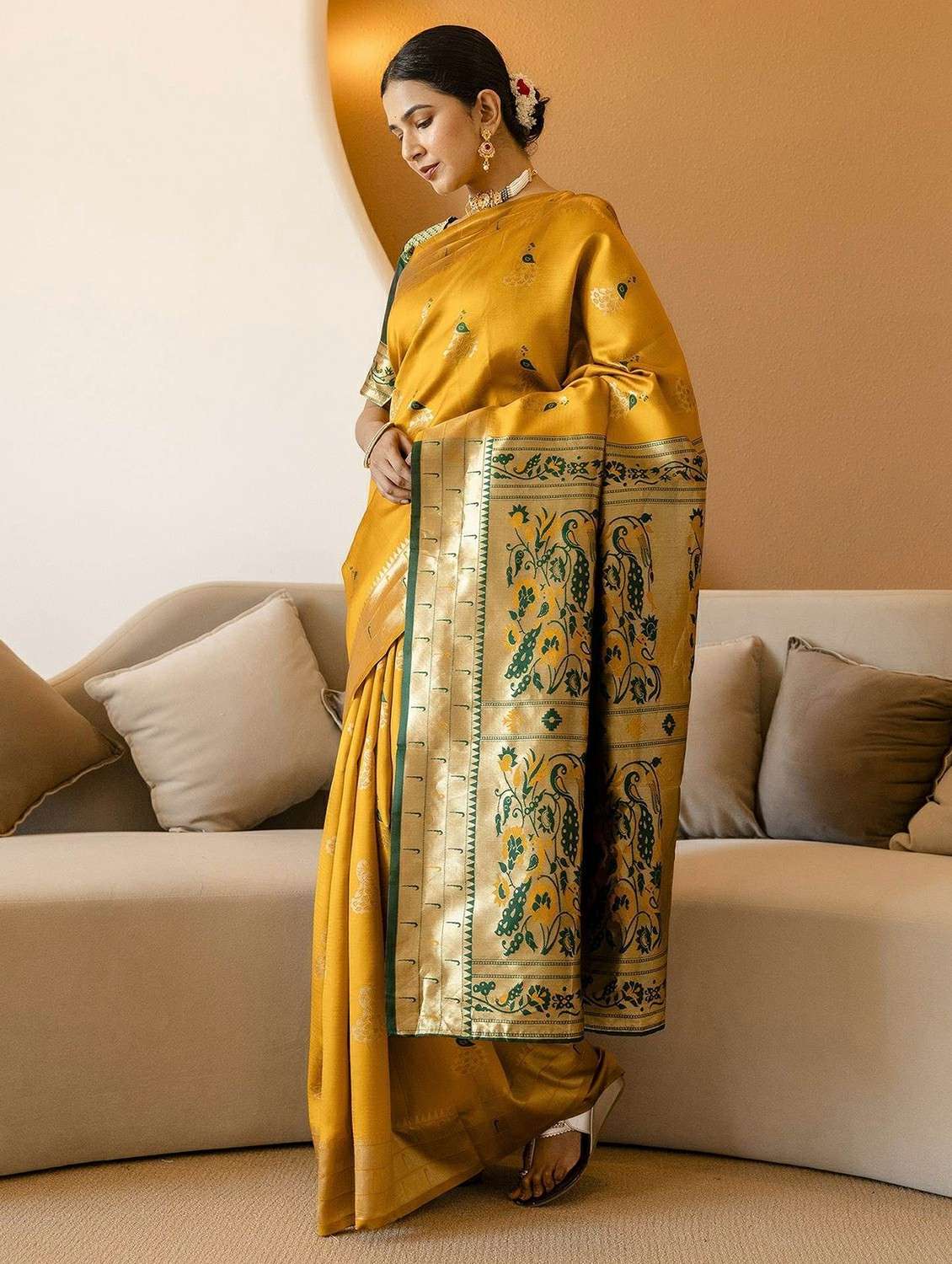 women self design banarasi saree with blouse - 22243549 -  Standard Image - 2