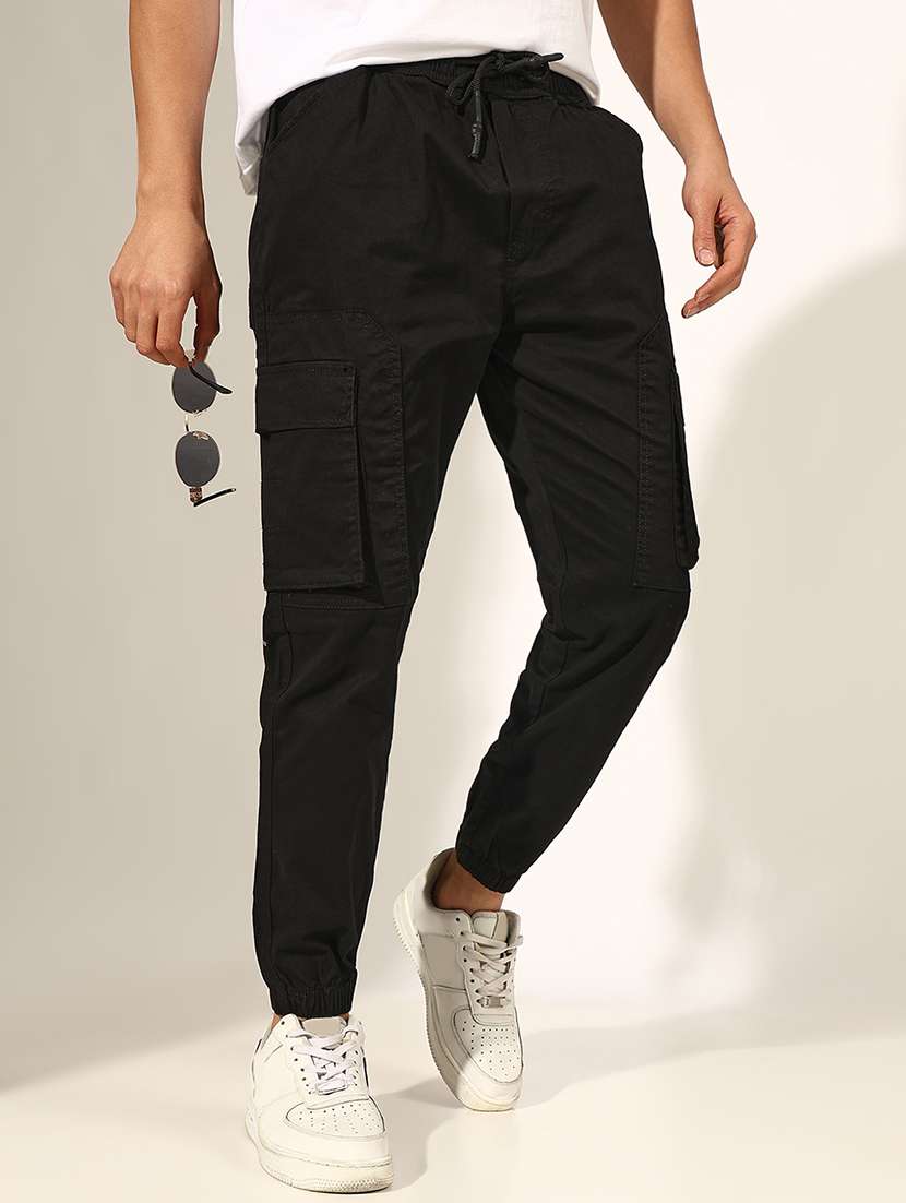 men solid mid rise regualar fit jogger 