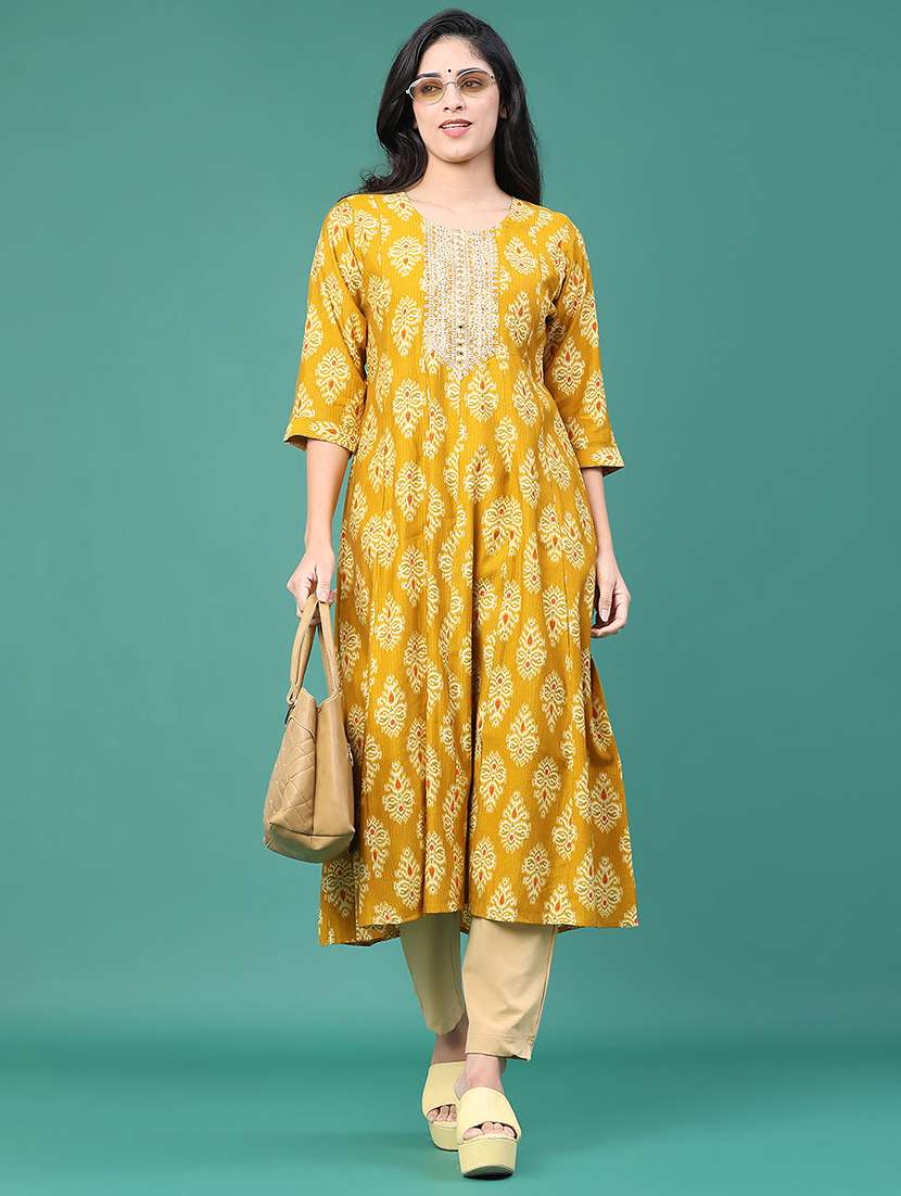 women printed three quarter sleeve kurta pant set