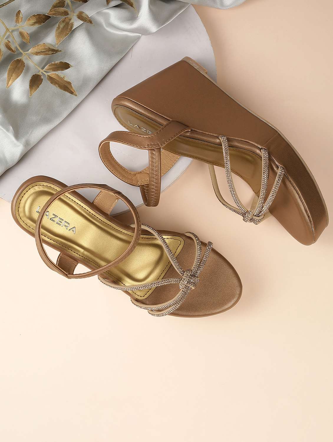 women solid back strap wedge