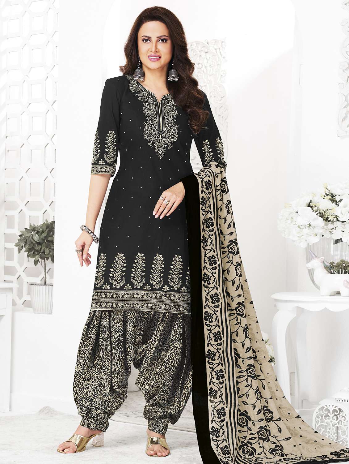 women printed three quarter sleeve kurta patiala with dupatta set