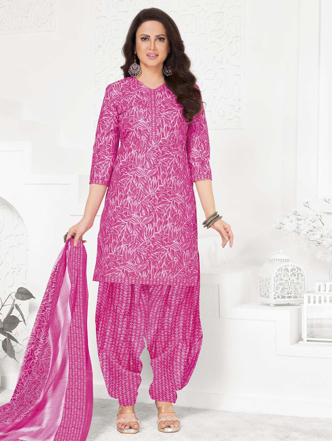 women printed three quarter sleeve kurta patiala with dupatta set