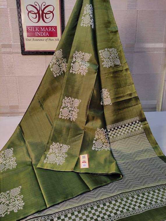 women self design banarasi saree with blouse - 22253517 -  Standard Image - 2