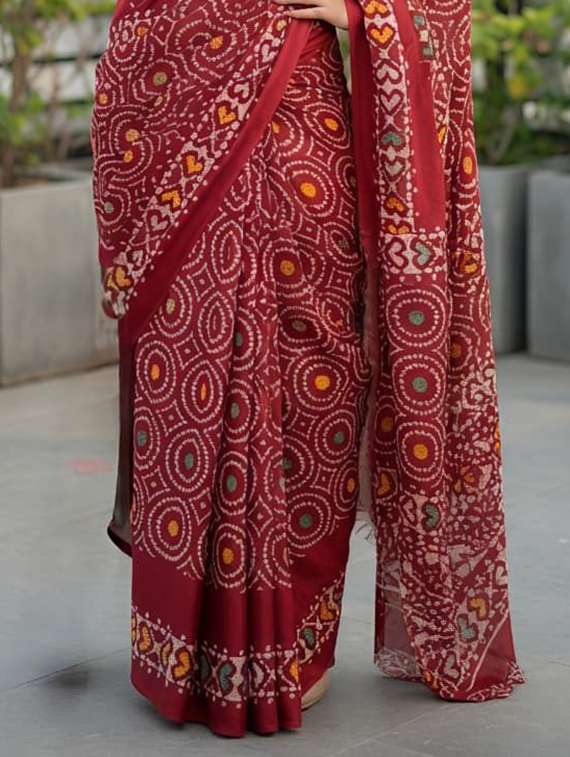 women printed casual wear saree with blouse - 22253530 -  Standard Image - 2