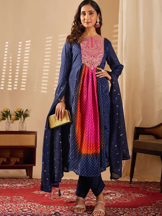 women bandhani three quarter sleeve kurta pant with dupatta set