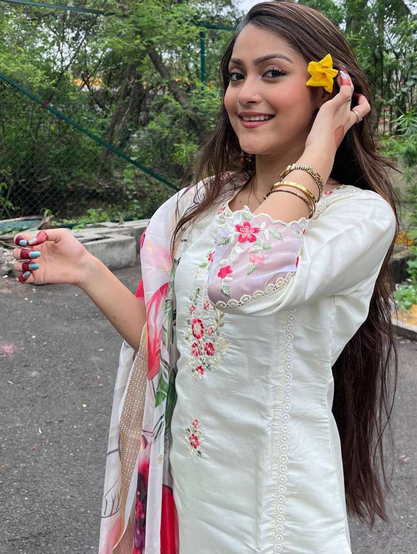 women solid with work three quarter sleeve kurta pant with dupatta set - 22253587 -  Standard Image - 2