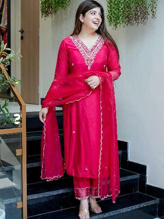 women solid with work three quarter sleeve kurta pant with dupatta set - 22253593 -  Standard Image - 2