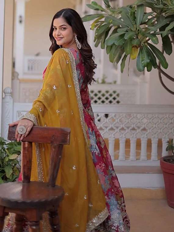 women floral long sleeve kurta with dupatta set - 22253924 -  Standard Image - 2