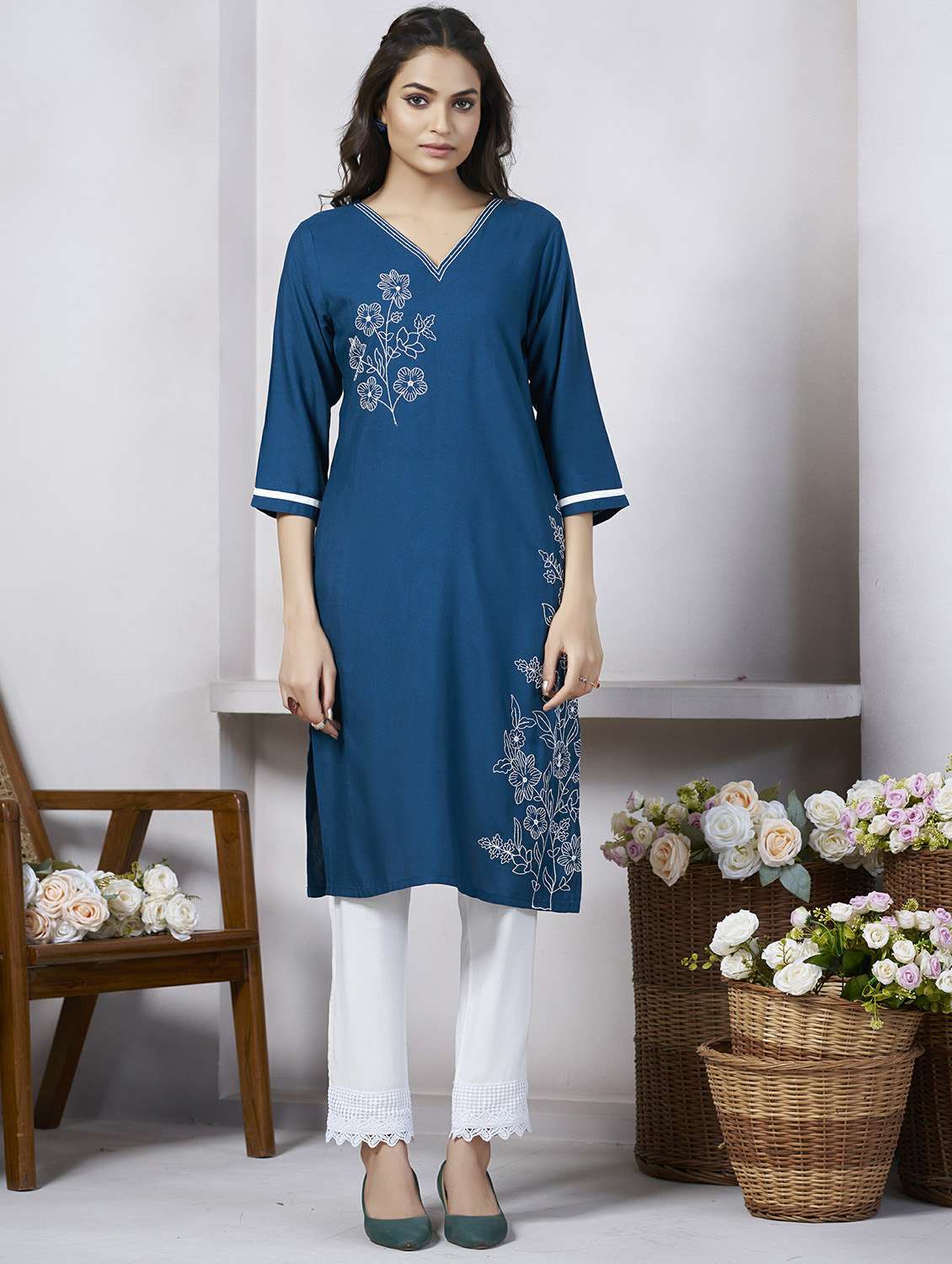 women solid with work three quarter sleeve straight kurta