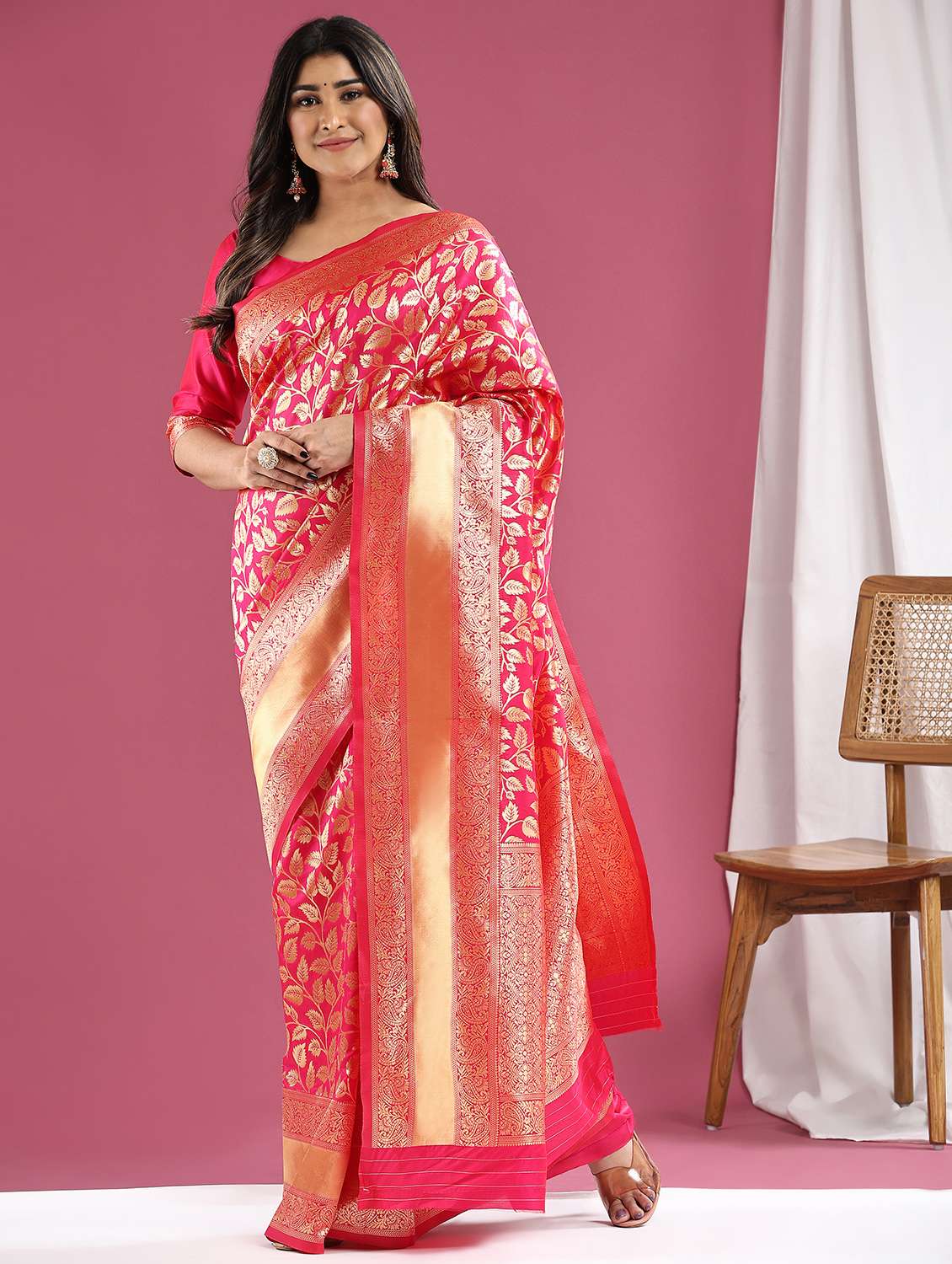 women self design banarasi saree with blouse