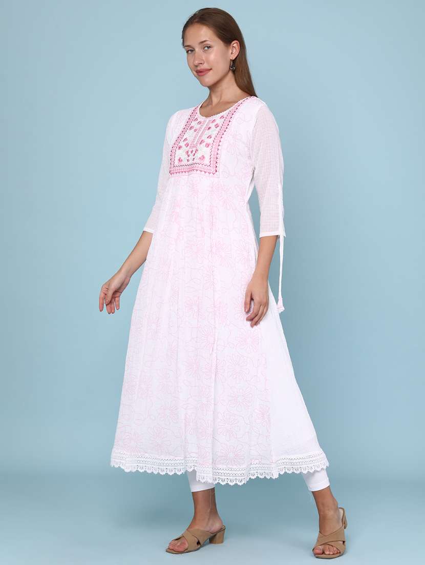 Women Printed Three Quarter Sleeve Flared Kurta - 22258661 -  Standard Image - 2