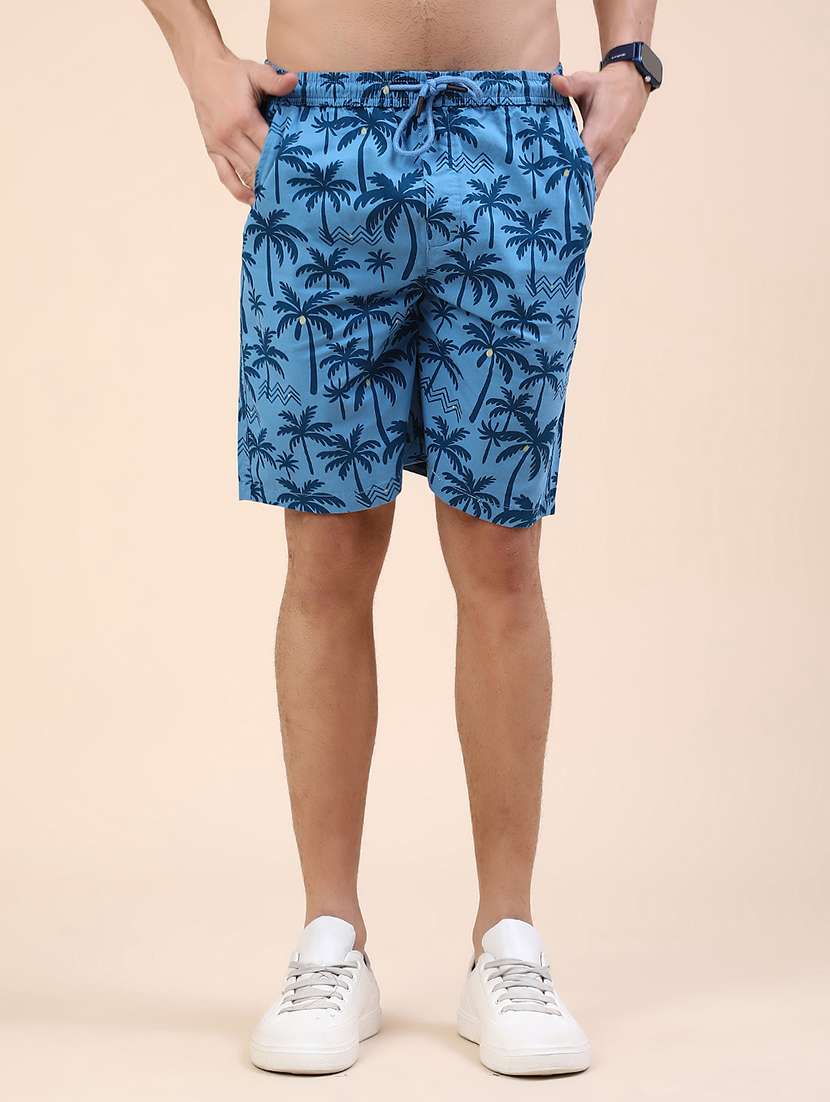 men printed mid rise regular fit shorts