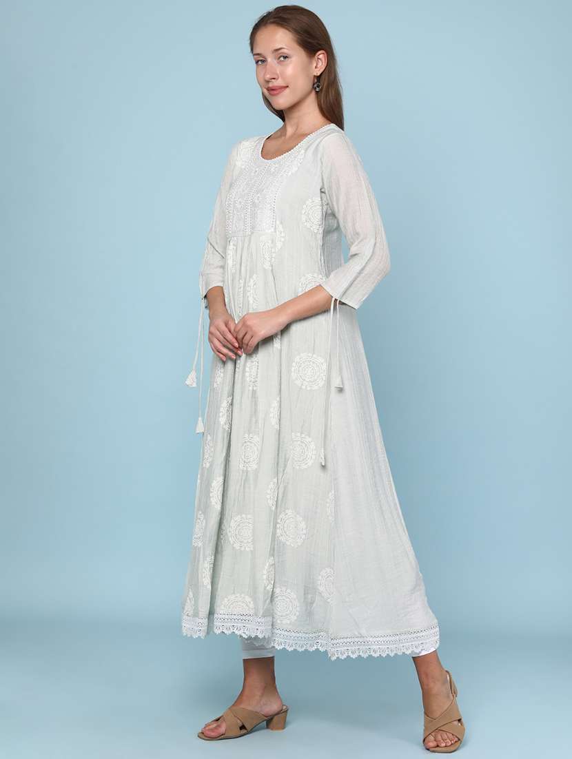 Women Printed Three Quarter Sleeve Flared Kurta - 22259137 -  Standard Image - 2
