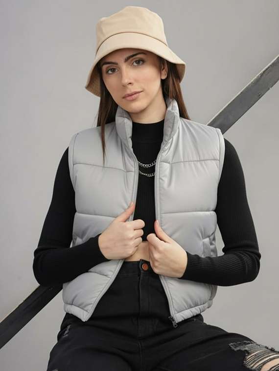 women solid sleeveless cropped puffer jacket
