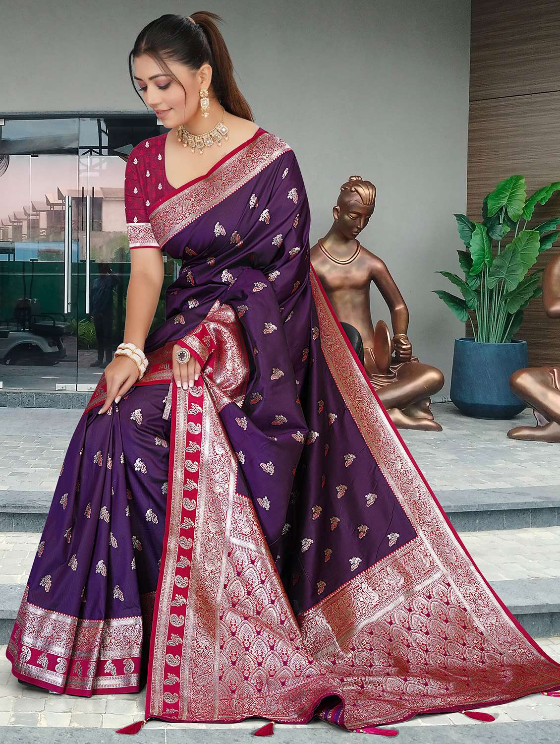 women self design banarasi saree with blouse
