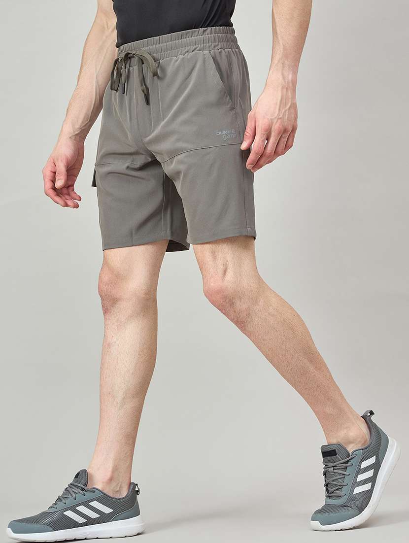 men solid mid rise regular fit cargo shorts - 22264284 -  Standard Image - 2