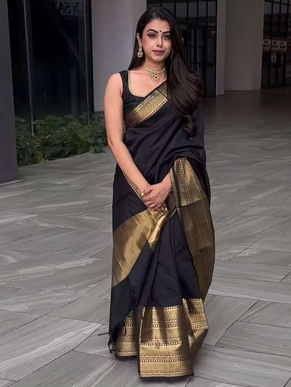 women solid with bordered saree with blouse