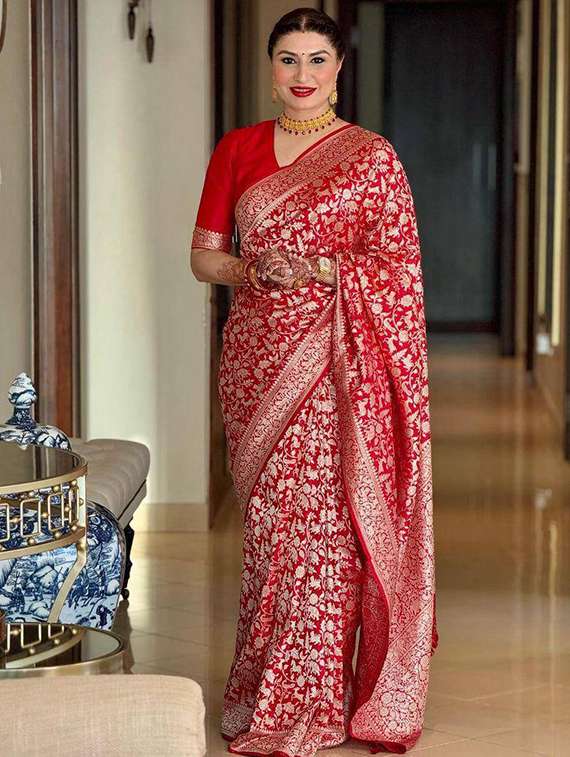 women self design banarasi saree with blouse