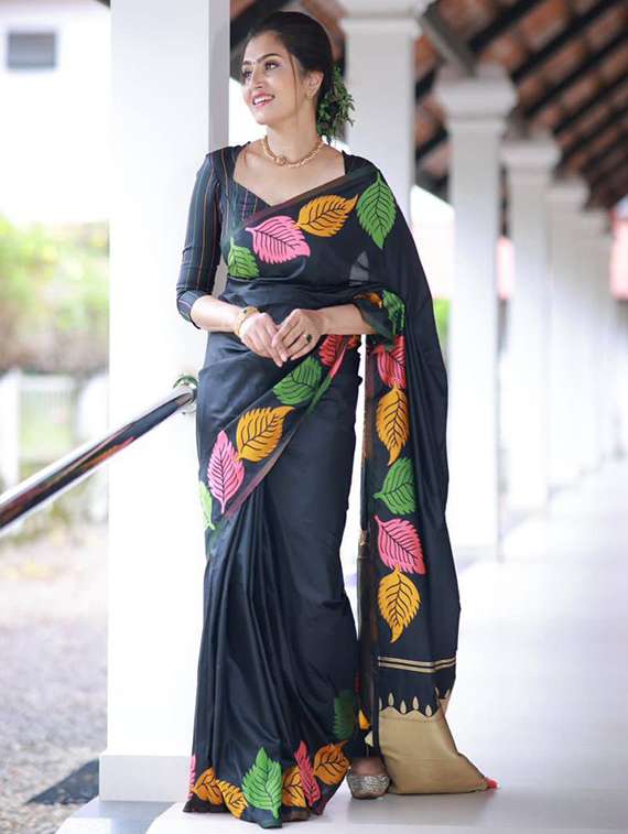 women printed casual wear saree with blouse