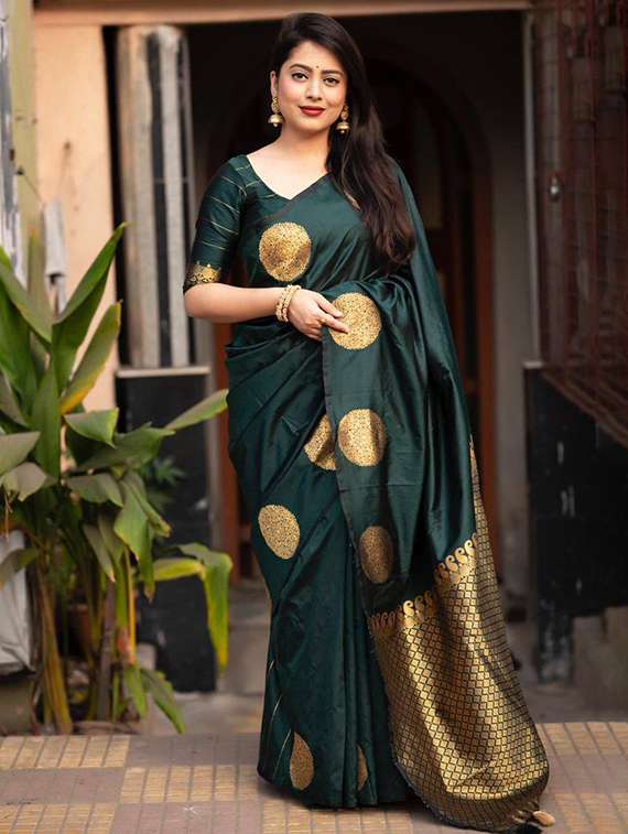 women self design banarasi saree with blouse