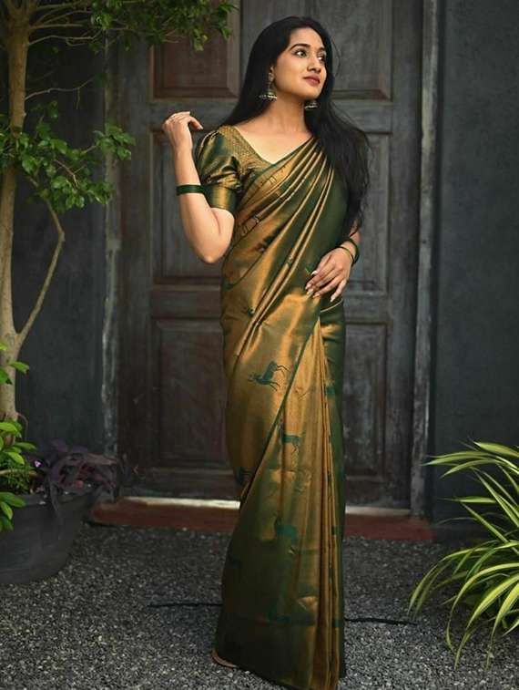 women self design kanjivaram saree with blouse