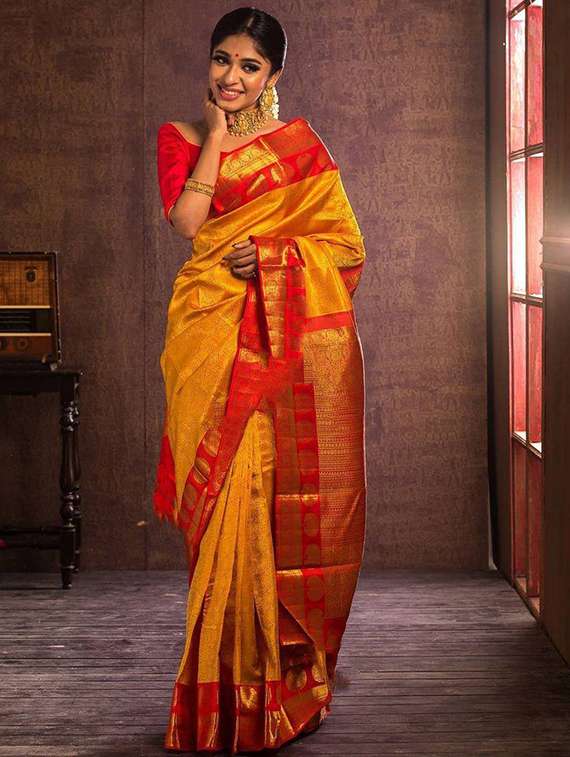 women self design kanjivaram saree with blouse