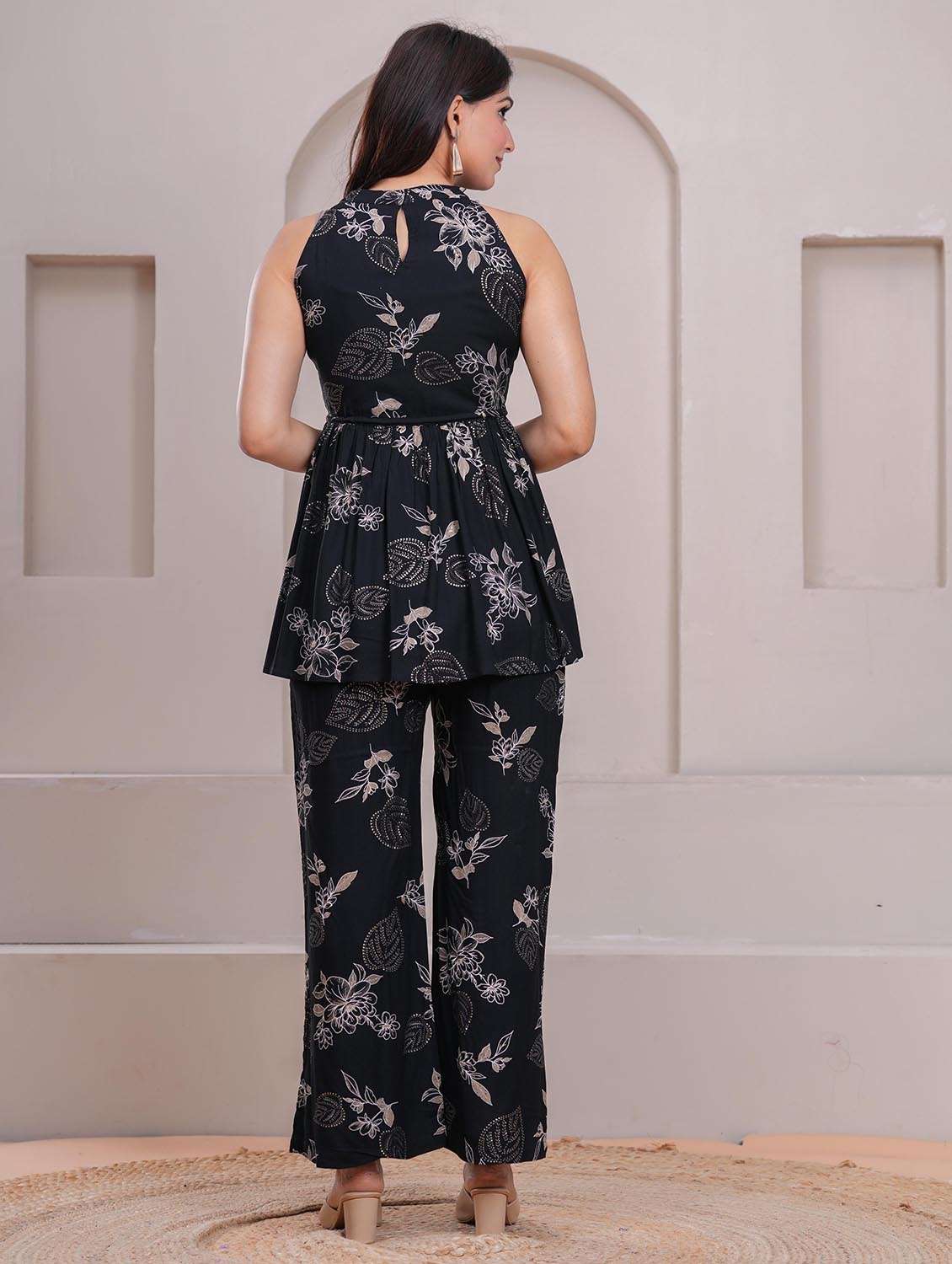 women floral sleeveless ethnic co-ord set - 22265077 -  Standard Image - 2