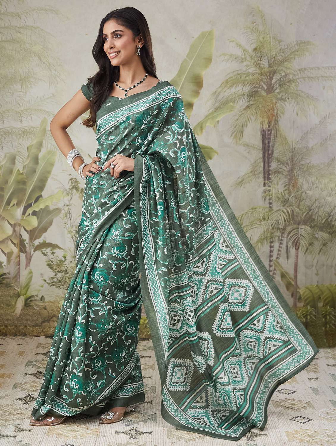 women printed casual wear saree with blouse - 22265910 -  Standard Image - 2
