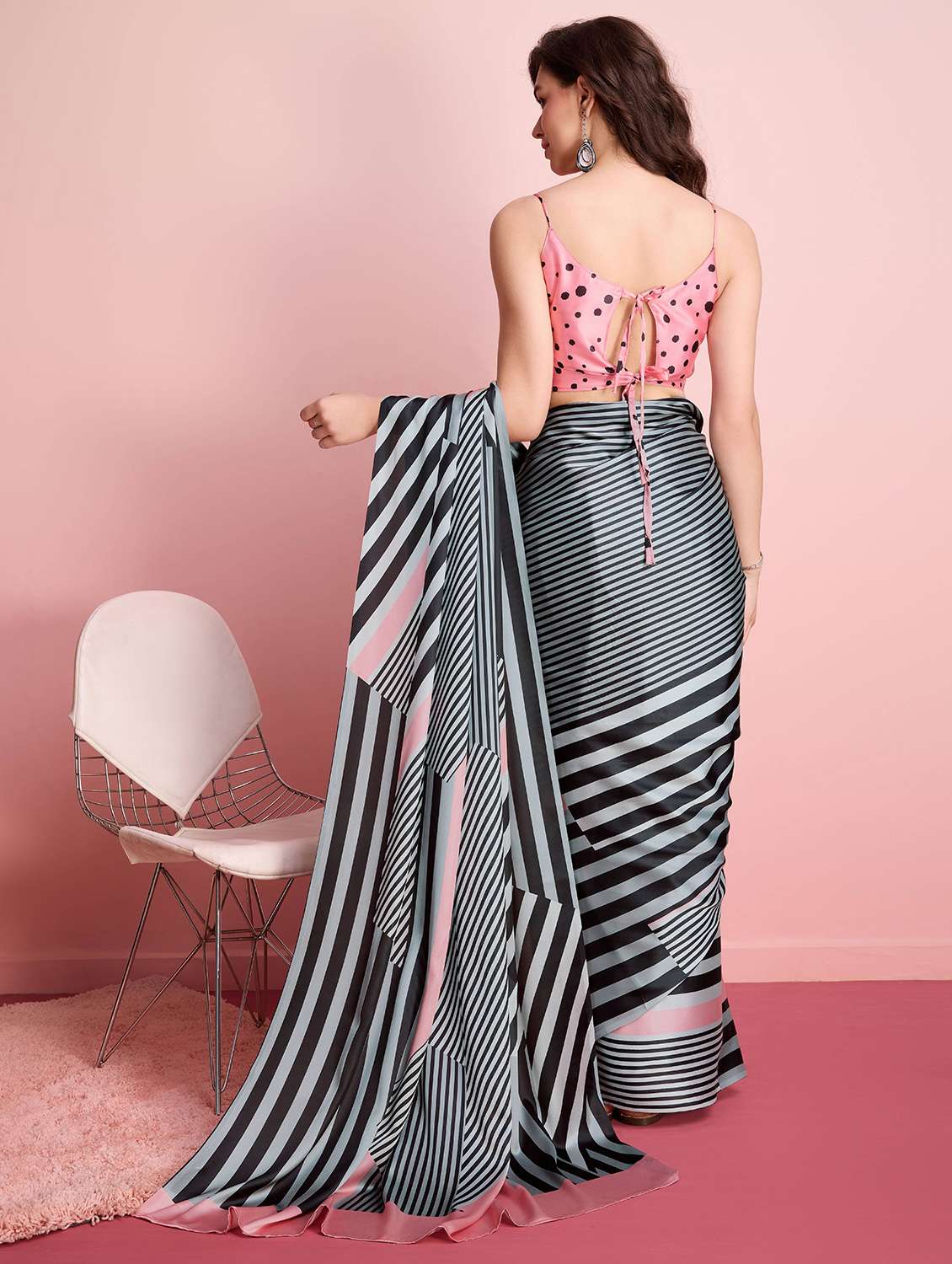 women striped casual wear saree with blouse - 22265918 -  Standard Image - 2