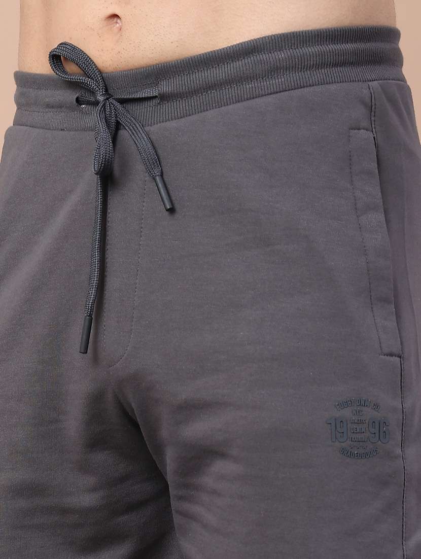 men solid mid rise regular fit shorts - 22266611 -  Standard Image - 2