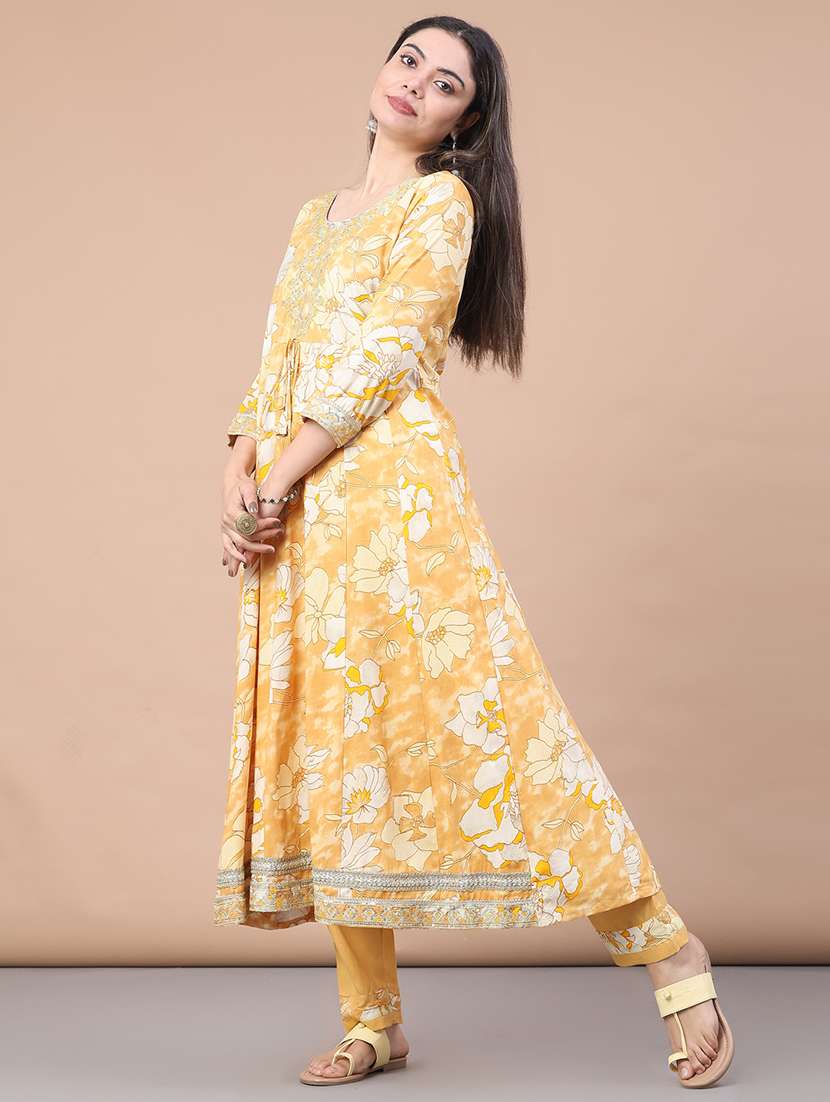 women floral three quarter sleeve kurta pant with dupatta set - 22266676 -  Standard Image - 2