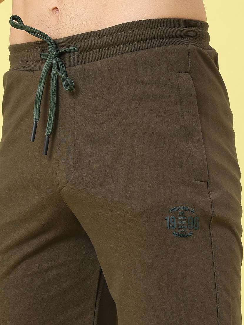 men solid mid rise regular fit shorts - 22267488 -  Standard Image - 2