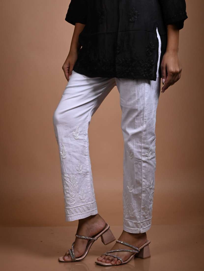 women three quarter sleeve straight chikankari kurti - 22268755 -  Standard Image - 2