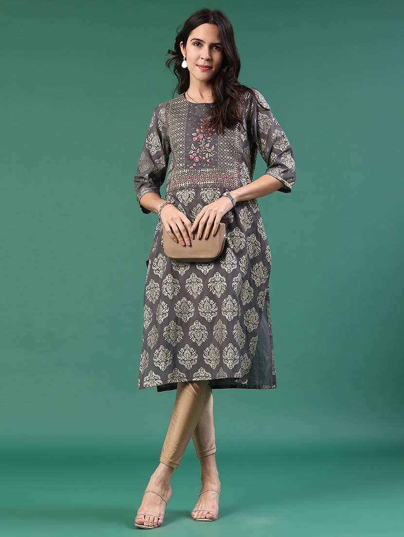 women solid with work three quarter sleeve kurta
