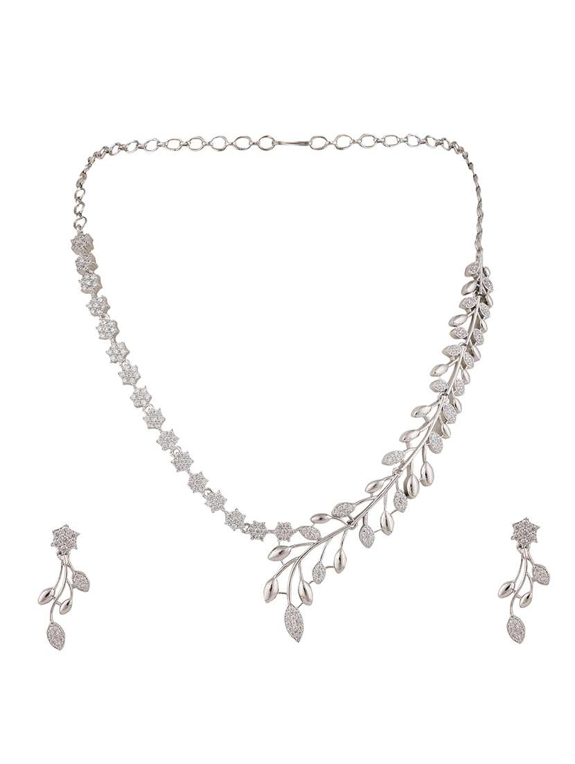 women diamonds studded necklace set - 22271847 -  Standard Image - 2
