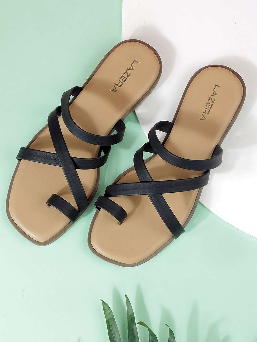 women solid toe separator flat sandal