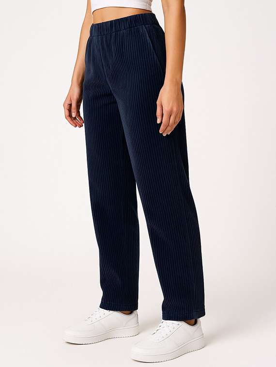 women solid mid rise straight trouser - 22272456 -  Standard Image - 2