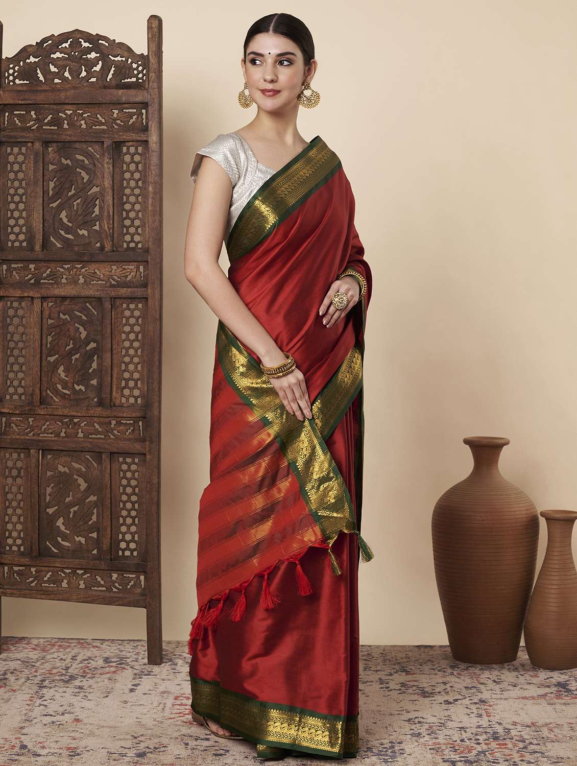 women solid with bordered saree with blouse - 22272742 -  Standard Image - 2