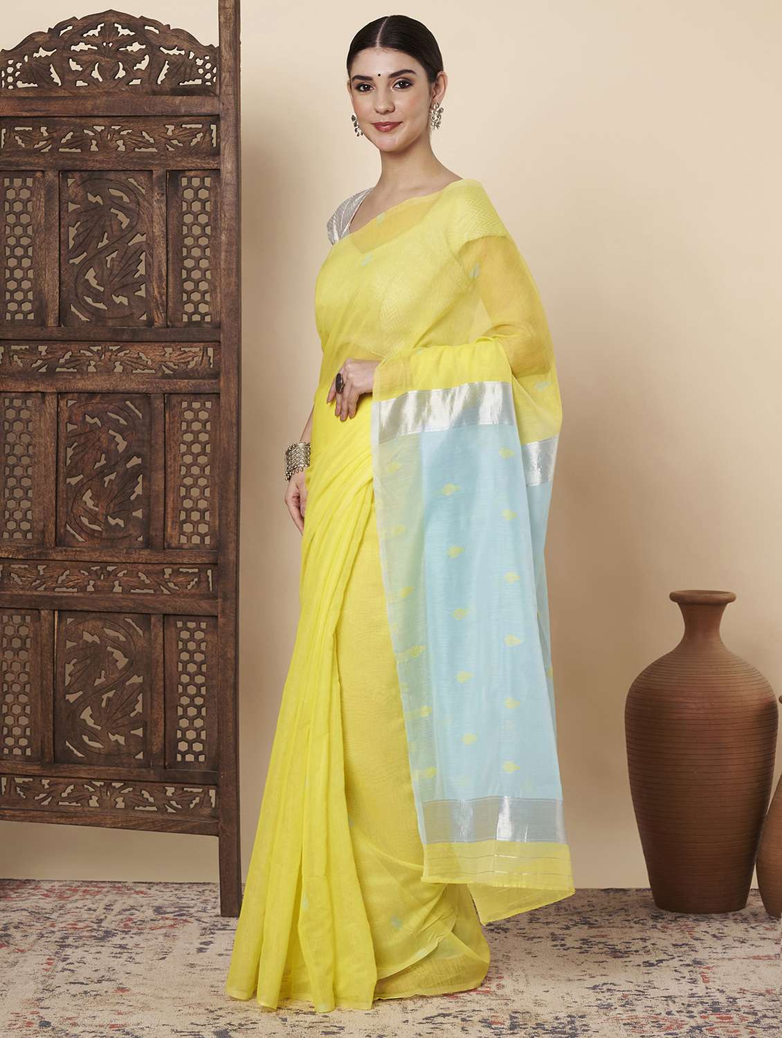 women self design handloom saree with blouse - 22272744 -  Standard Image - 2