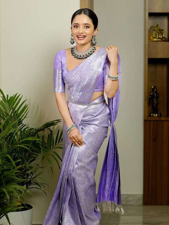 women self design banarasi saree with blouse - 22272844 -  Standard Image - 2