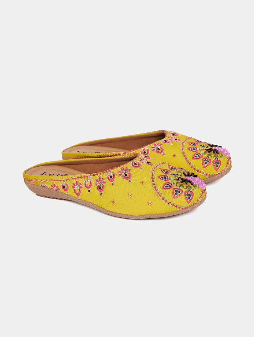 women embroidered slip on mojari - 22272884 -  Standard Image - 2