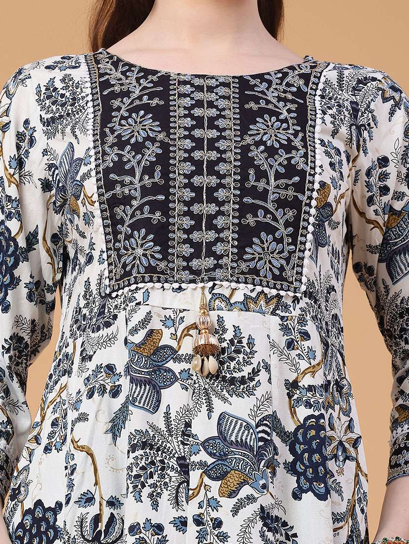 women floral three quarter sleeve kurta pant with dupatta set - 22273553 -  Standard Image - 2