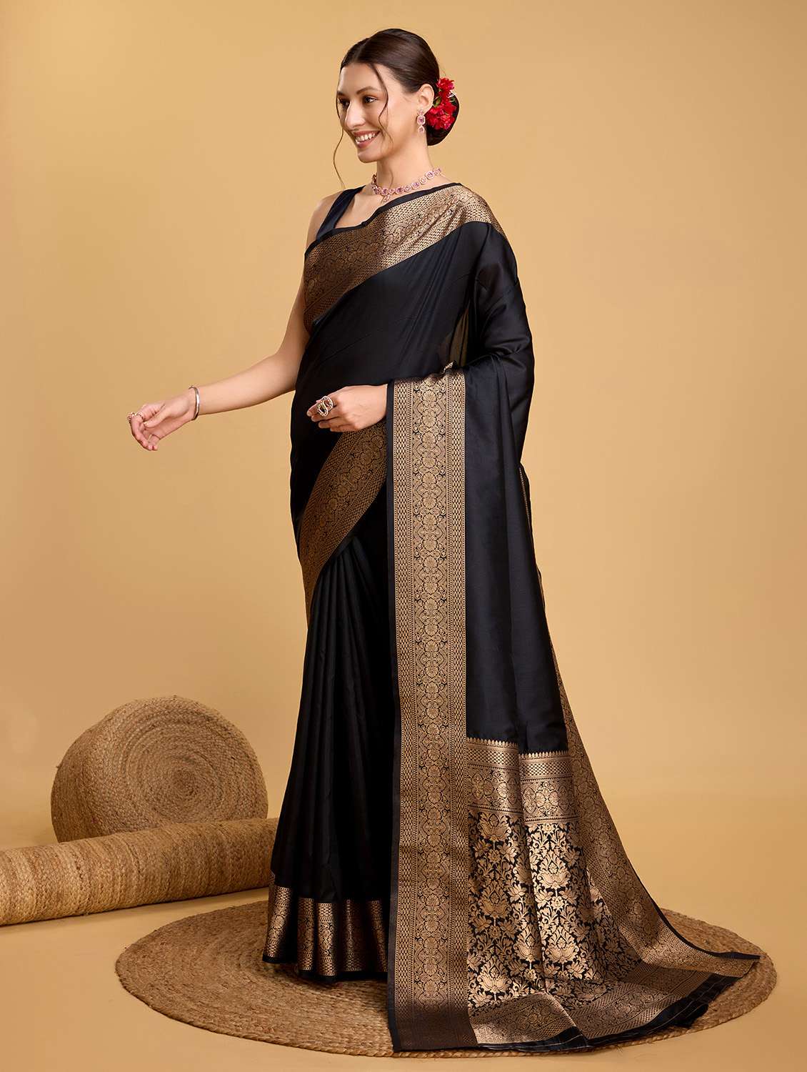women solid with bordered saree with blouse - 22274030 -  Standard Image - 2