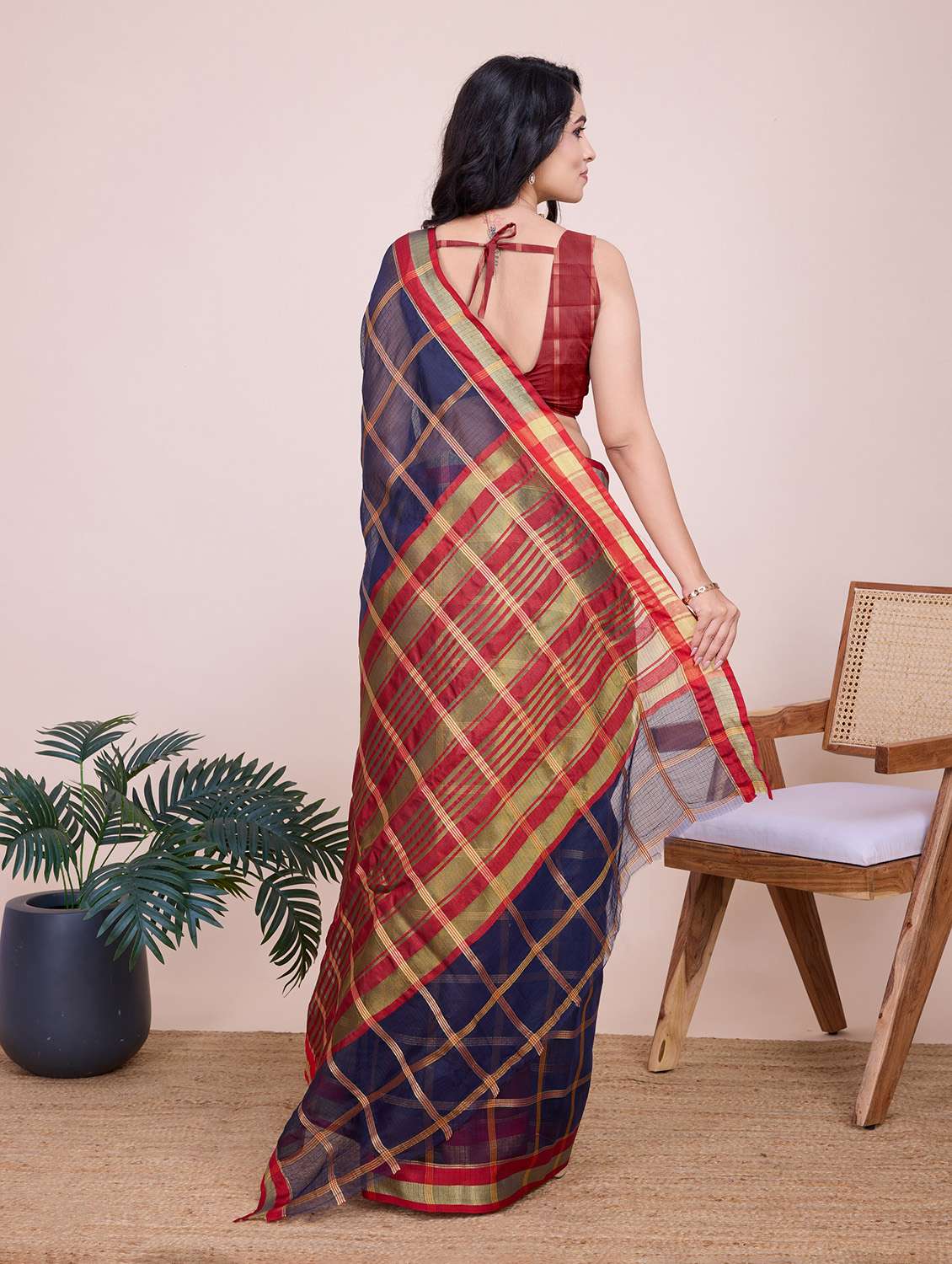 women checkered bordered saree with blouse - 22274045 -  Standard Image - 2