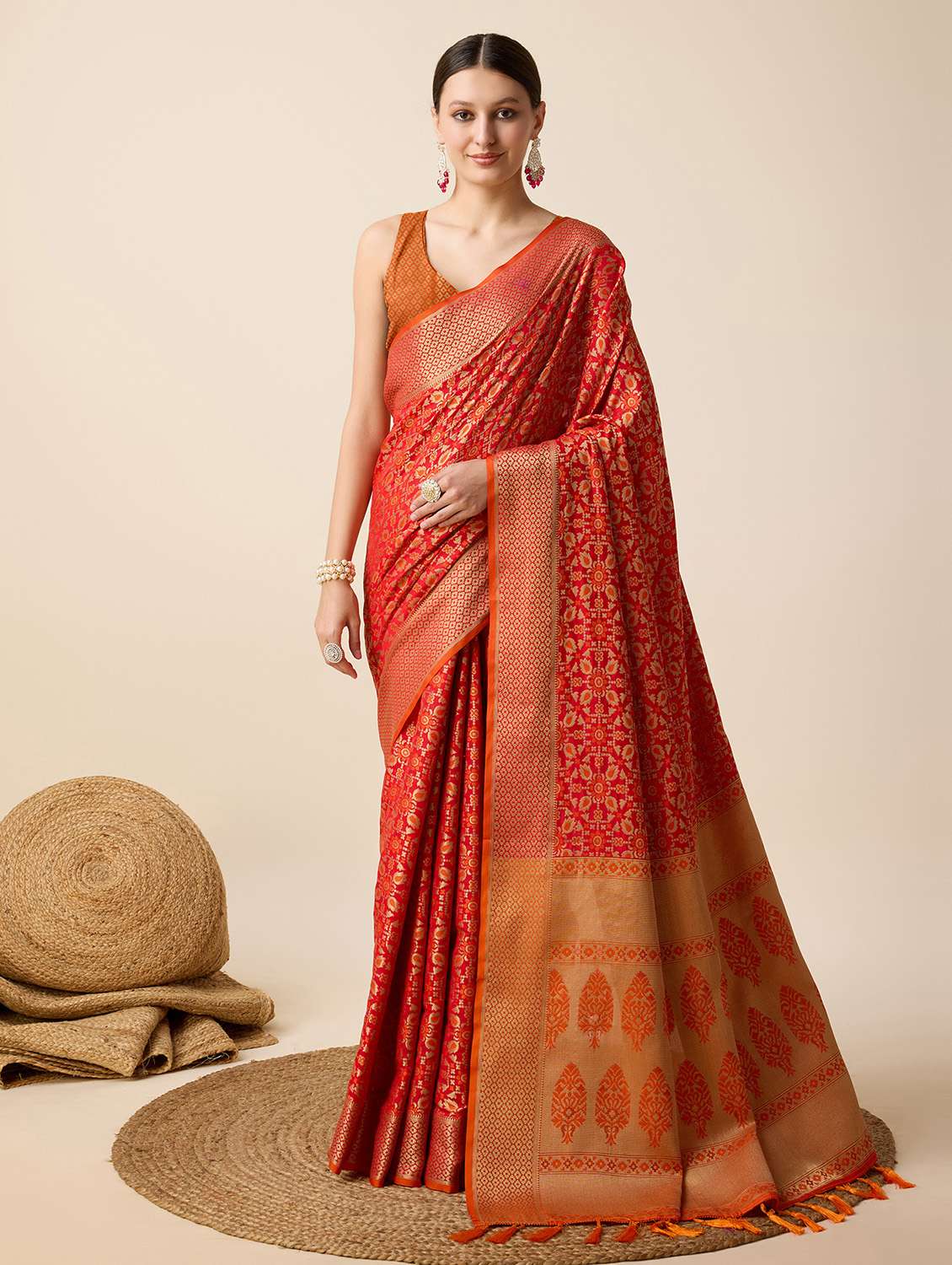 women self design banarasi saree with blouse