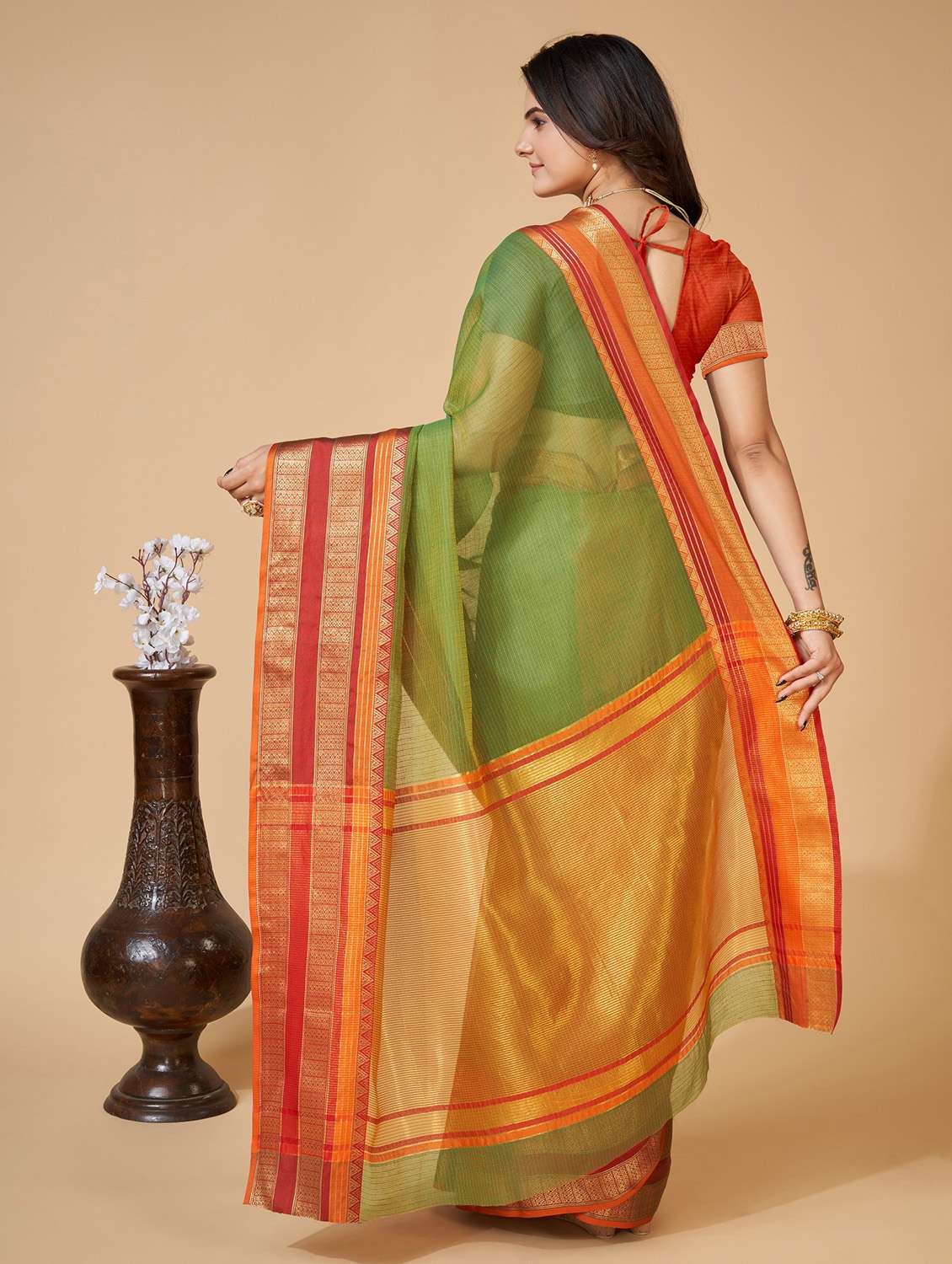 women solid with bordered saree with blouse - 22274106 -  Standard Image - 2