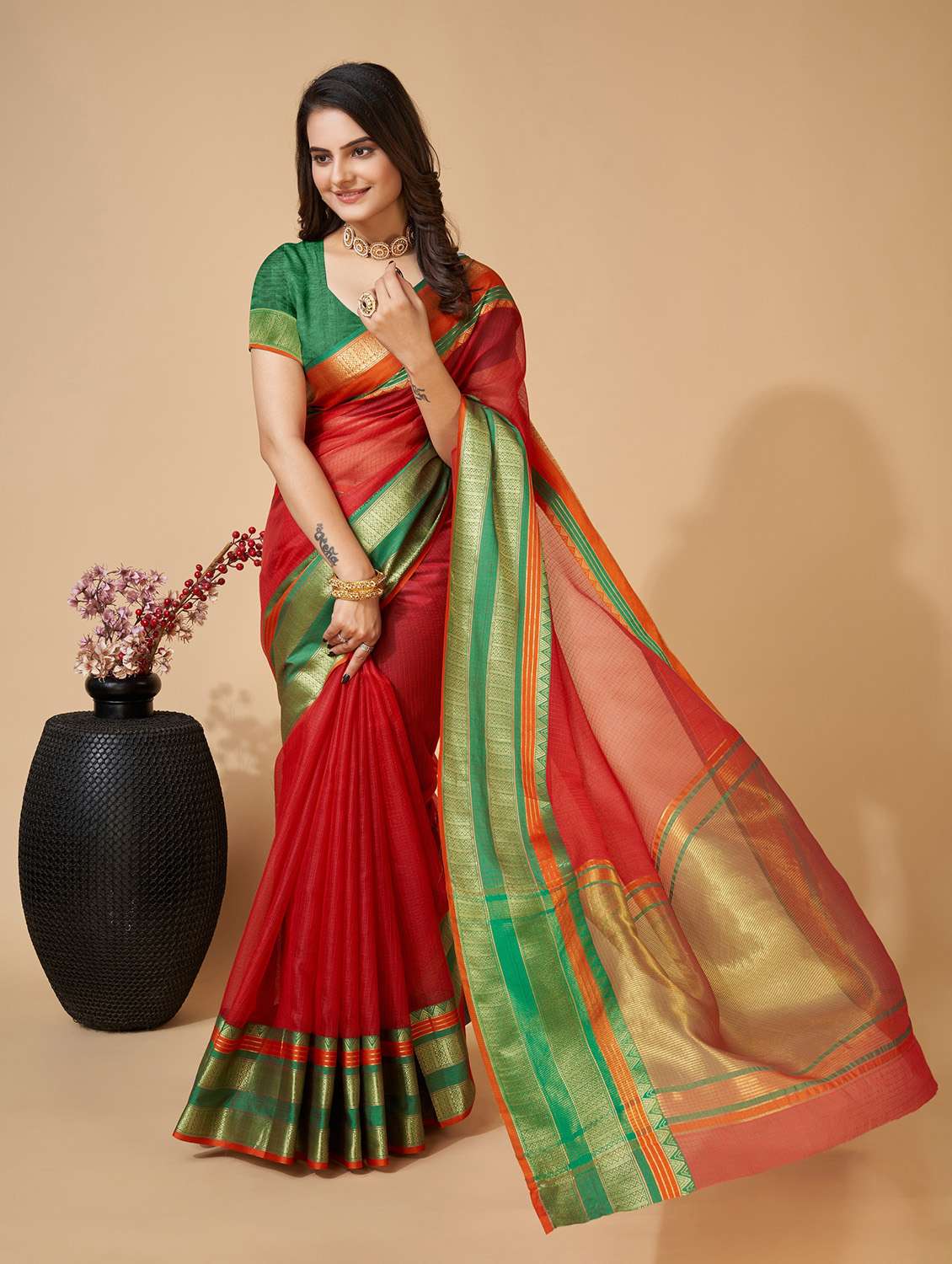women solid with bordered saree with blouse - 22274107 -  Standard Image - 2