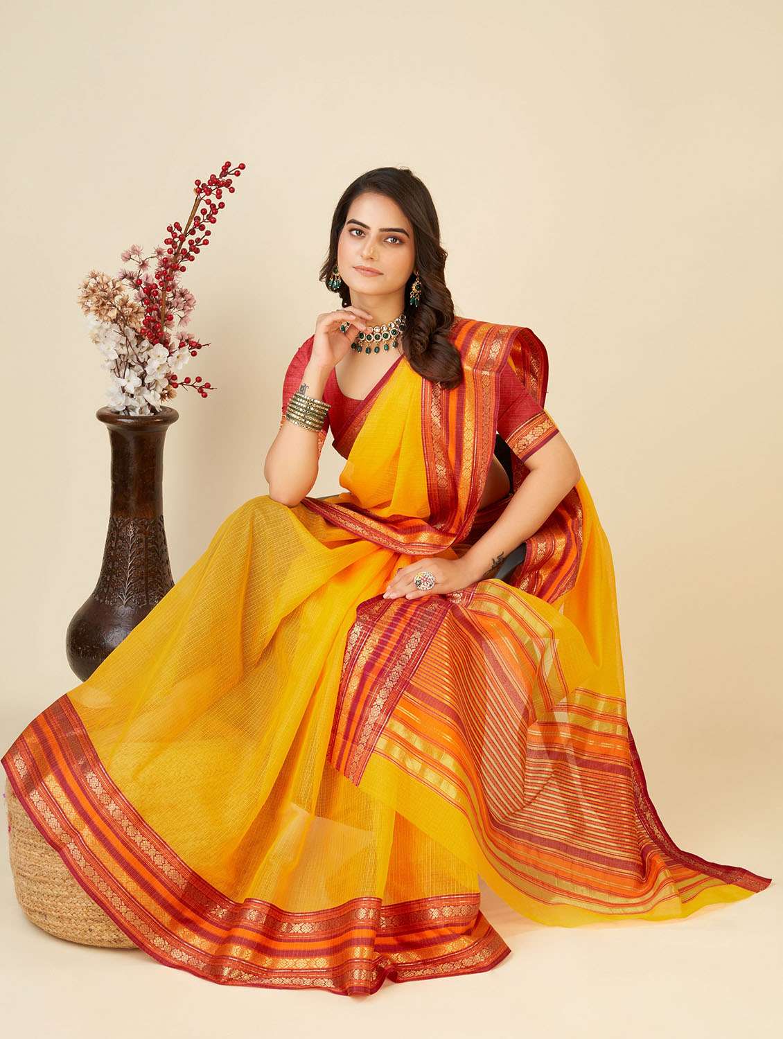 women solid with bordered saree with blouse - 22274119 -  Standard Image - 2
