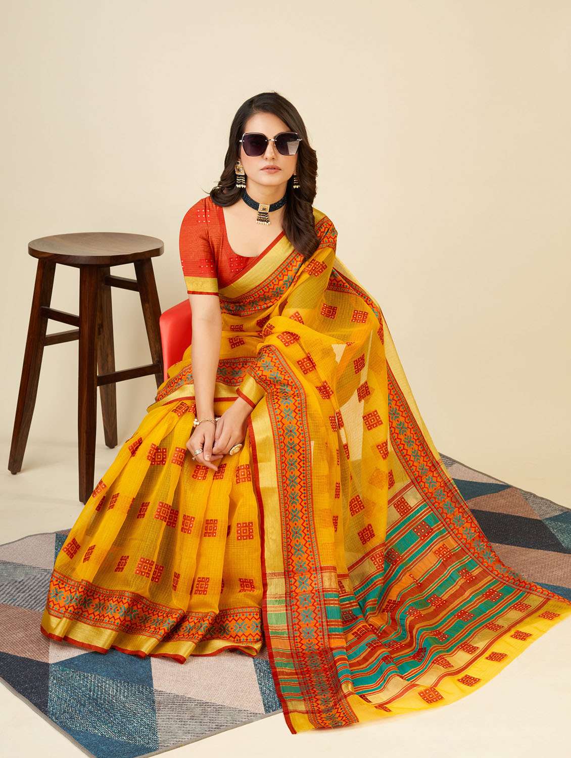 women self design bordered saree with blouse - 22274127 -  Standard Image - 2